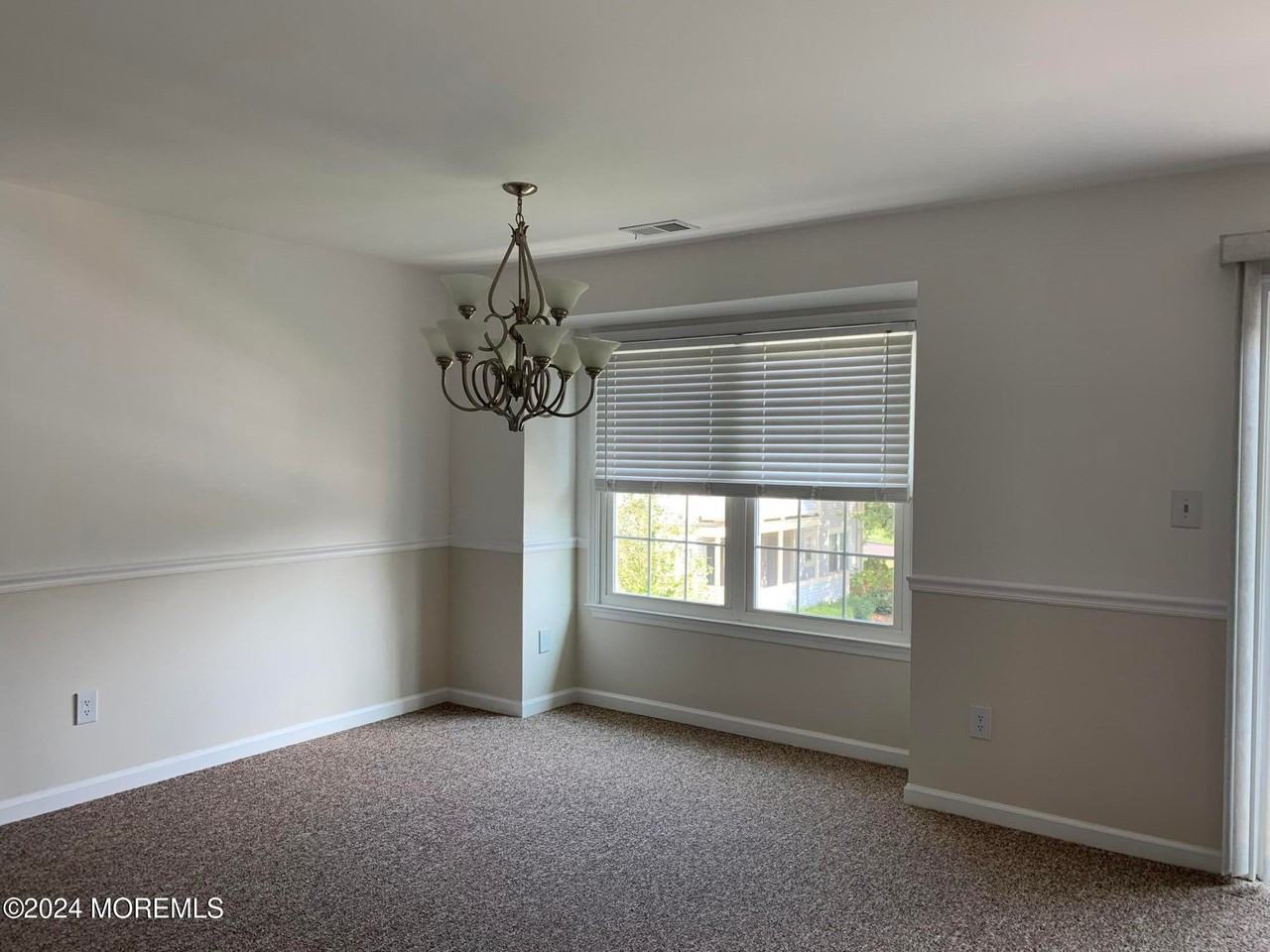 462 Magnolia Ct - Photo 4 of 15