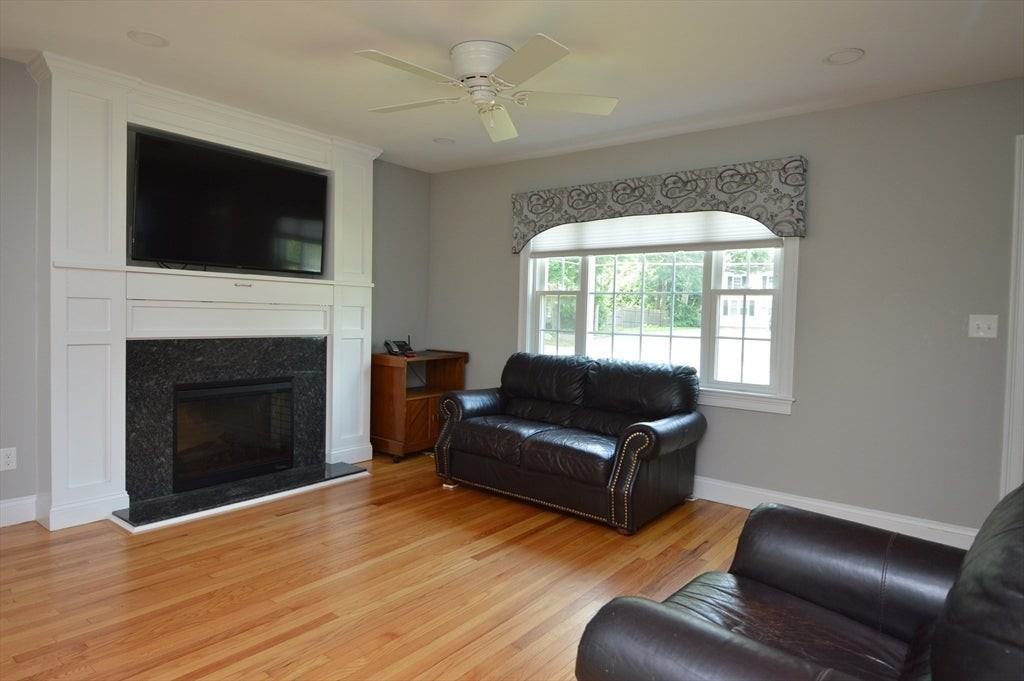 1188 Main St - Photo 7 of 29