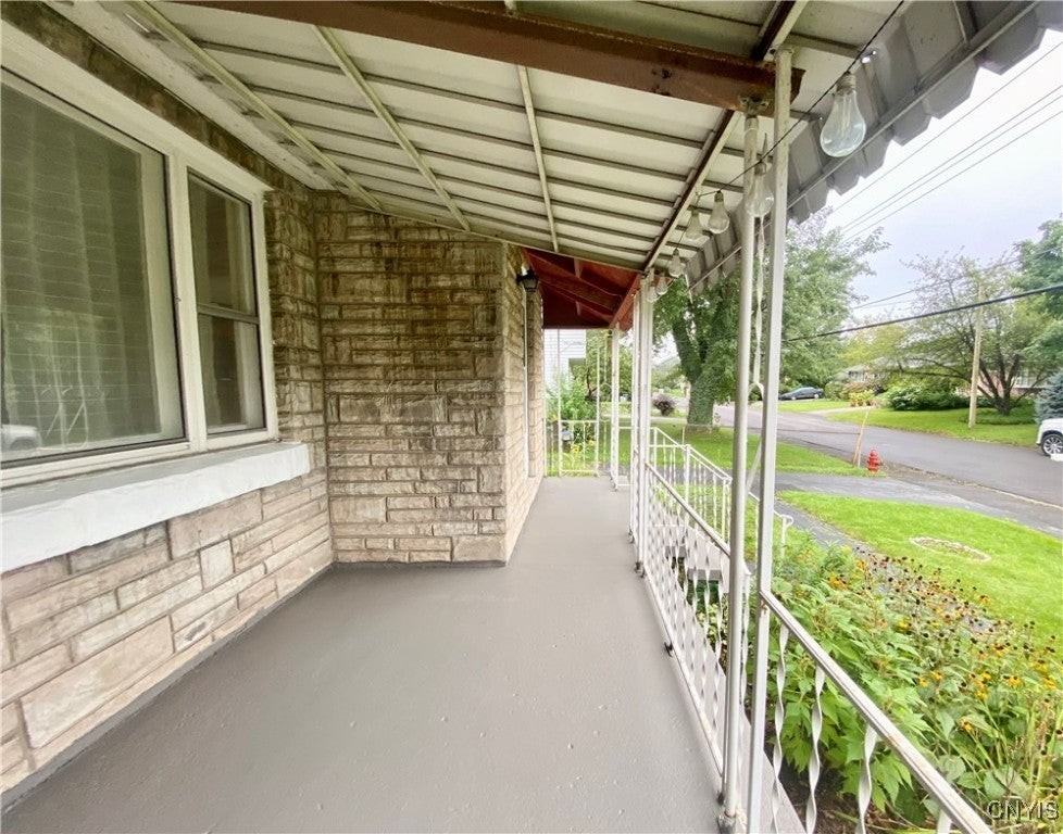 738 Taft Ave - Photo 2 of 37