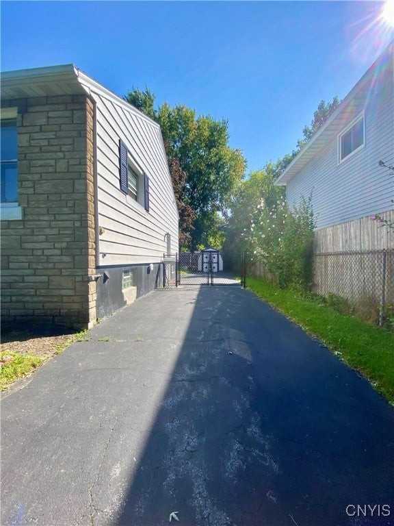 738 Taft Ave - Photo 4 of 37