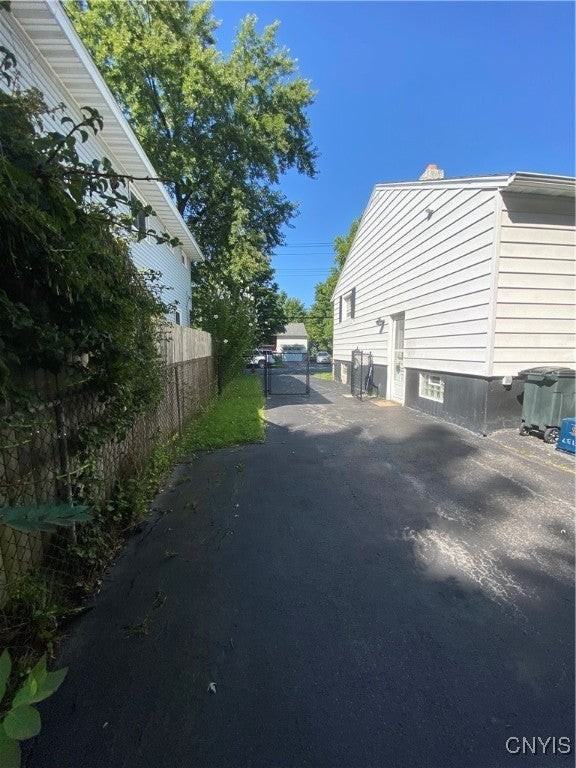 738 Taft Ave - Photo 5 of 37