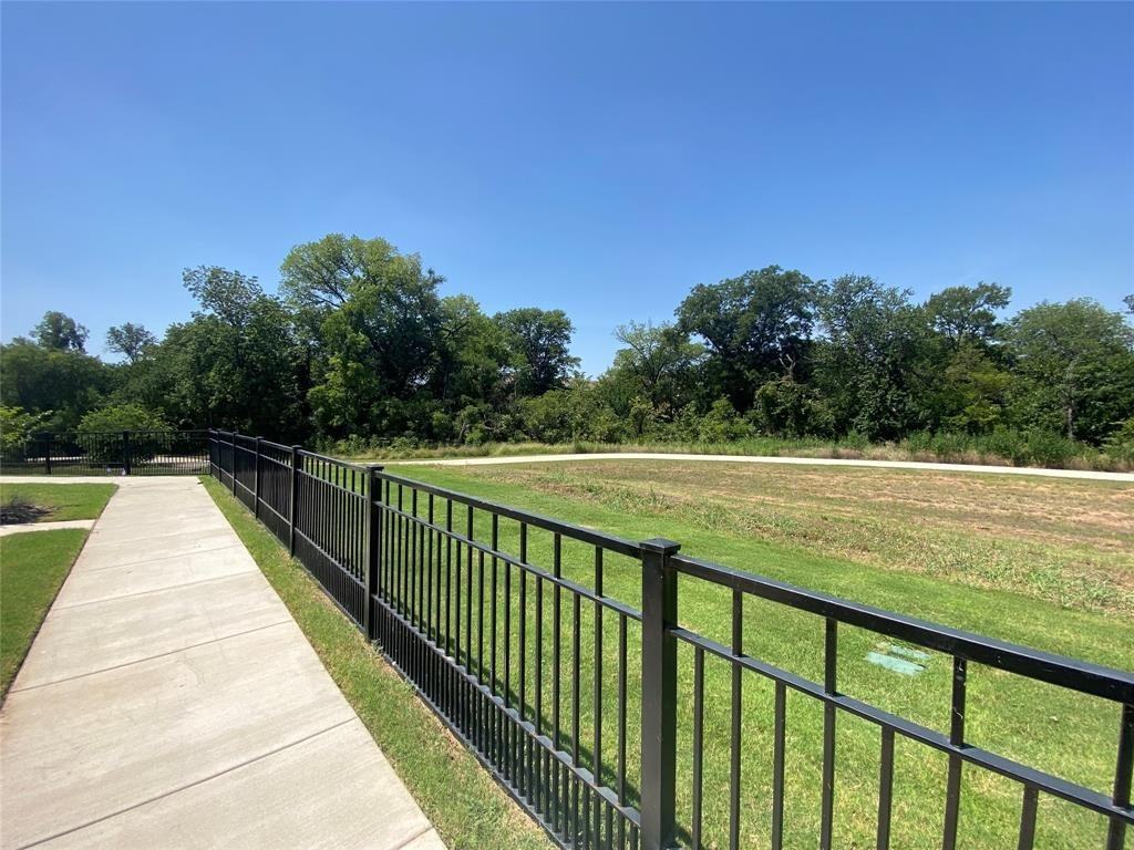 1945 Mcclane Dr - Photo 3 of 25