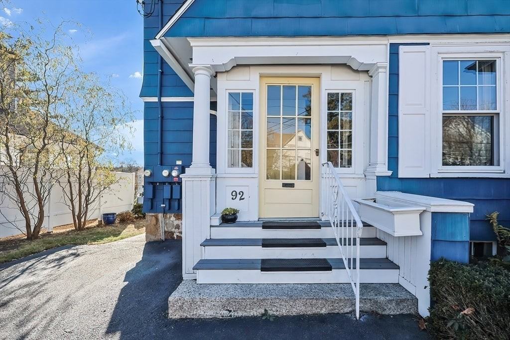 92 Dutcher St - Photo 5 of 41