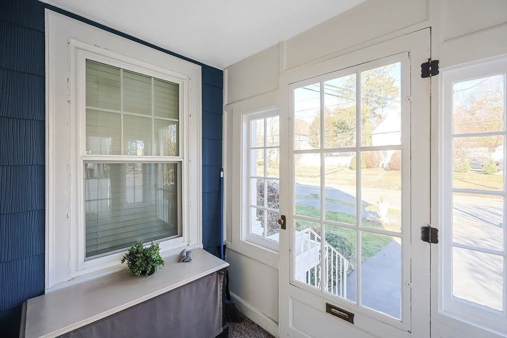 92 Dutcher St - Photo 6 of 41