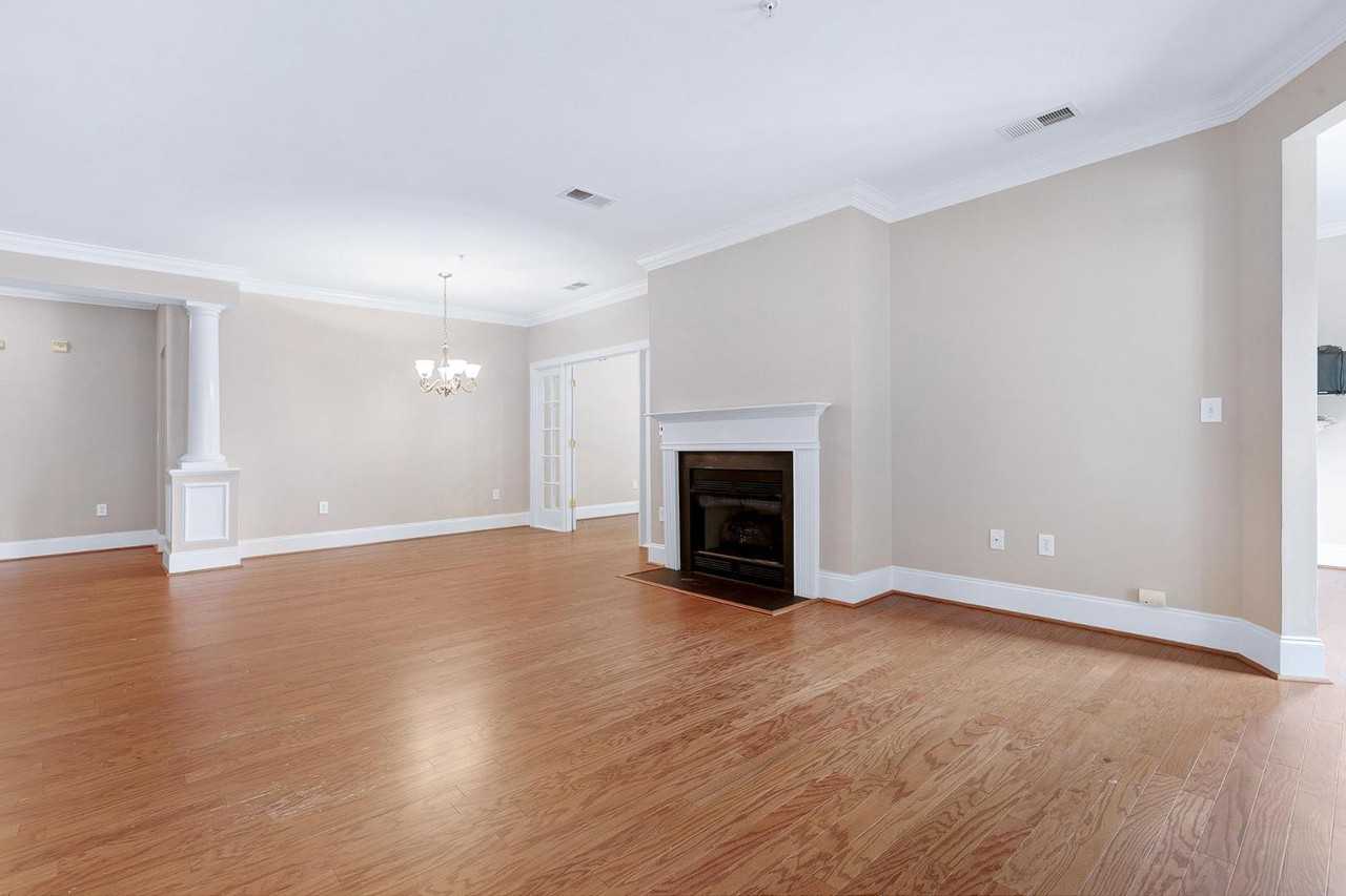 3920 Essex Garden Ln - Photo 4 of 21