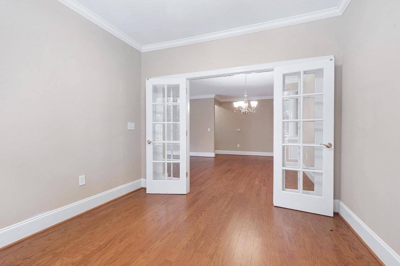 3920 Essex Garden Ln - Photo 5 of 21