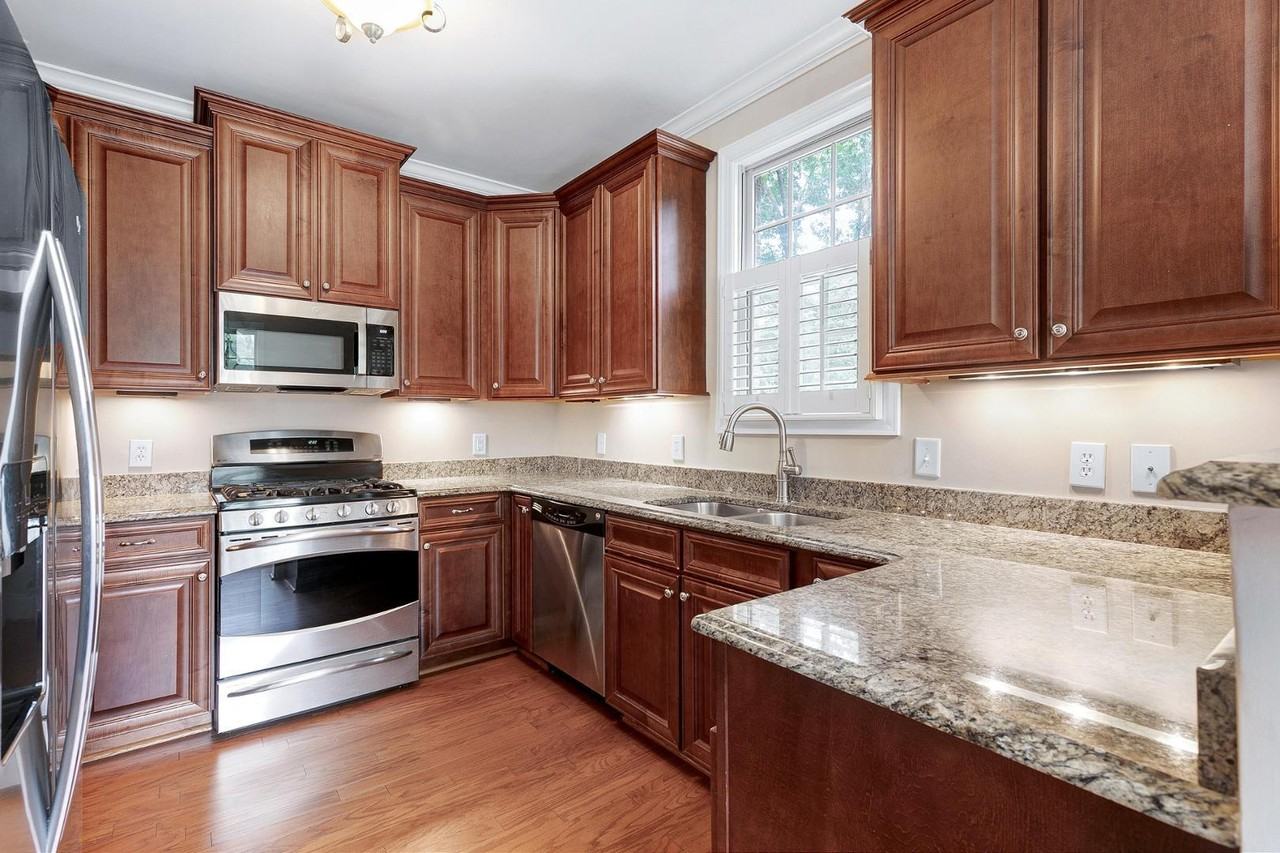 3920 Essex Garden Ln - Photo 7 of 21