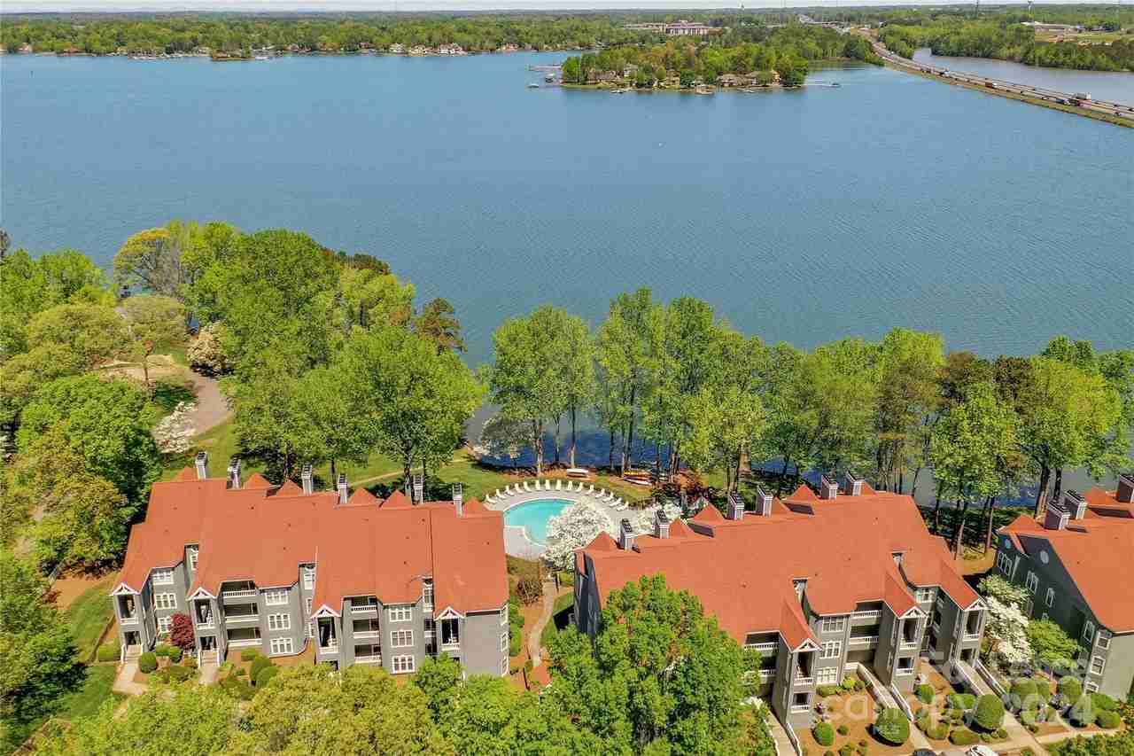 320 Northwest Dr - Photo 2 of 19