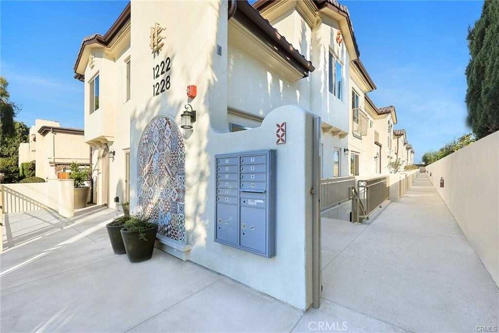 1228 Temple City Blvd - Photo 3 of 18