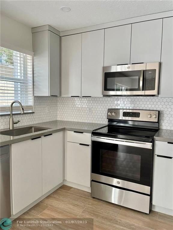 2261 Nw 170th Ave - Photo 5 of 14