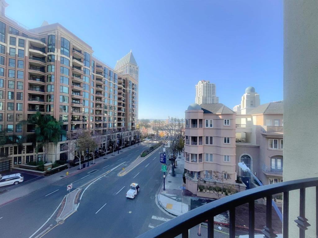 301 W G St - Photo 2 of 32