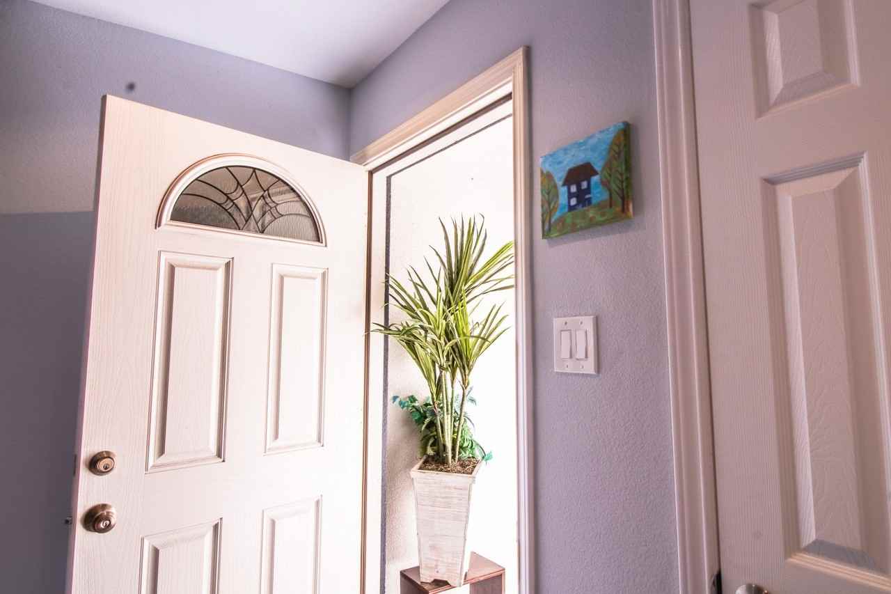 2801 Providence St - Photo 3 of 47