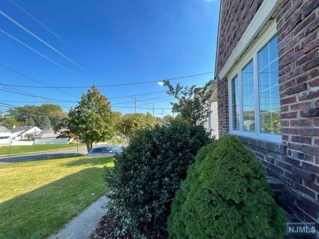 174 Lincoln Ave - Photo 3 of 27