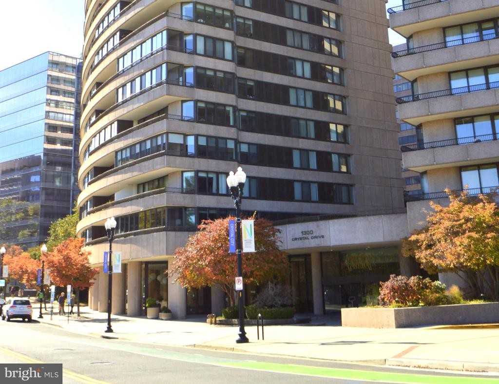 1300 Crystal Dr - Photo 3 of 40