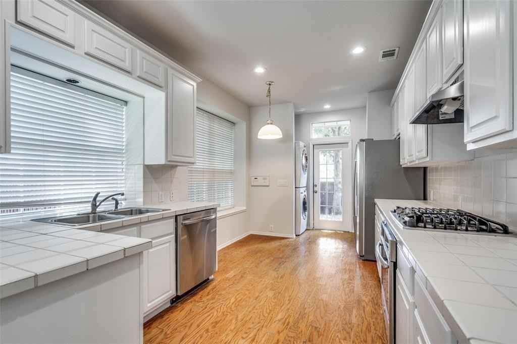 3933 Creek Crossing Dr - Photo 4 of 12