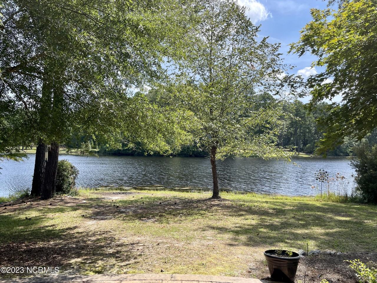 245 Lakeside Dr - Photo 7 of 46