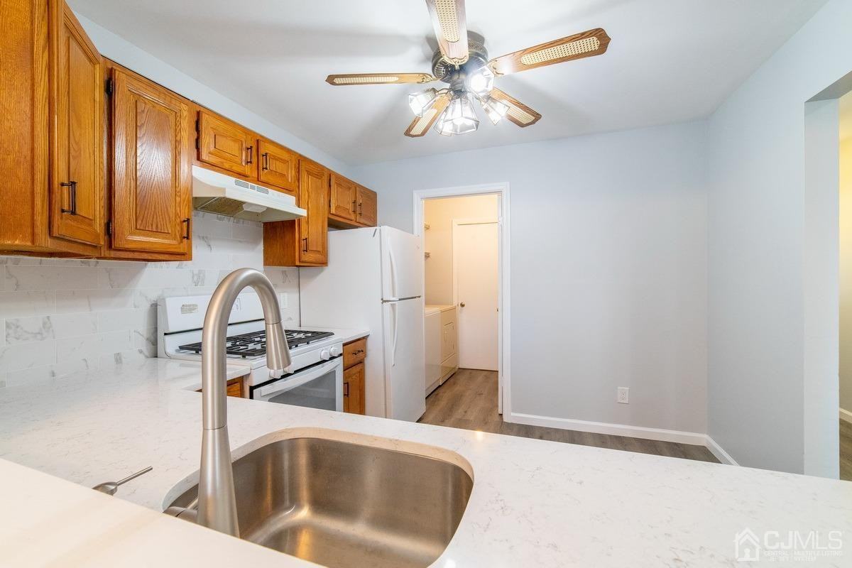 133 Woodbury Rd - Photo 5 of 15