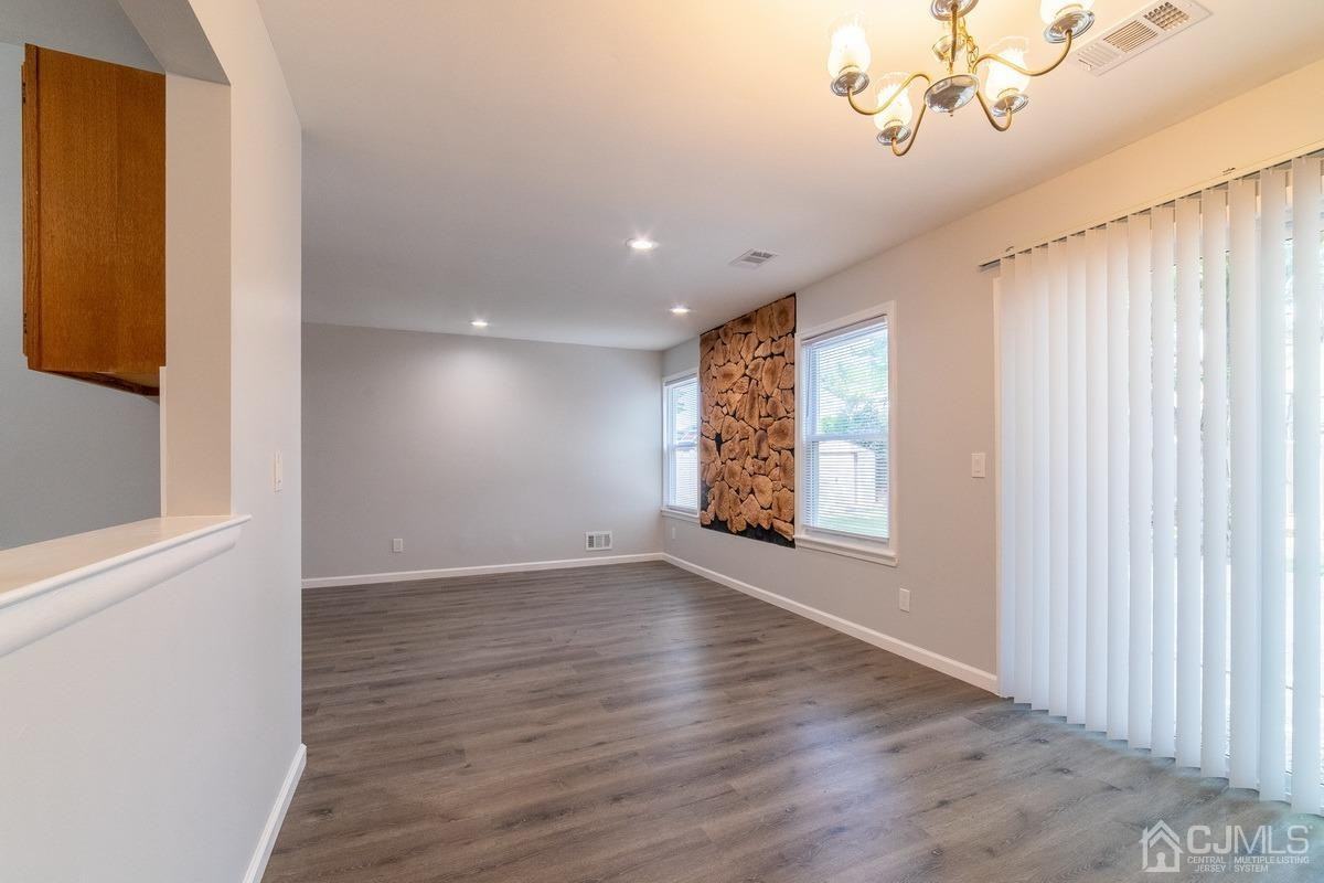 133 Woodbury Rd - Photo 6 of 15