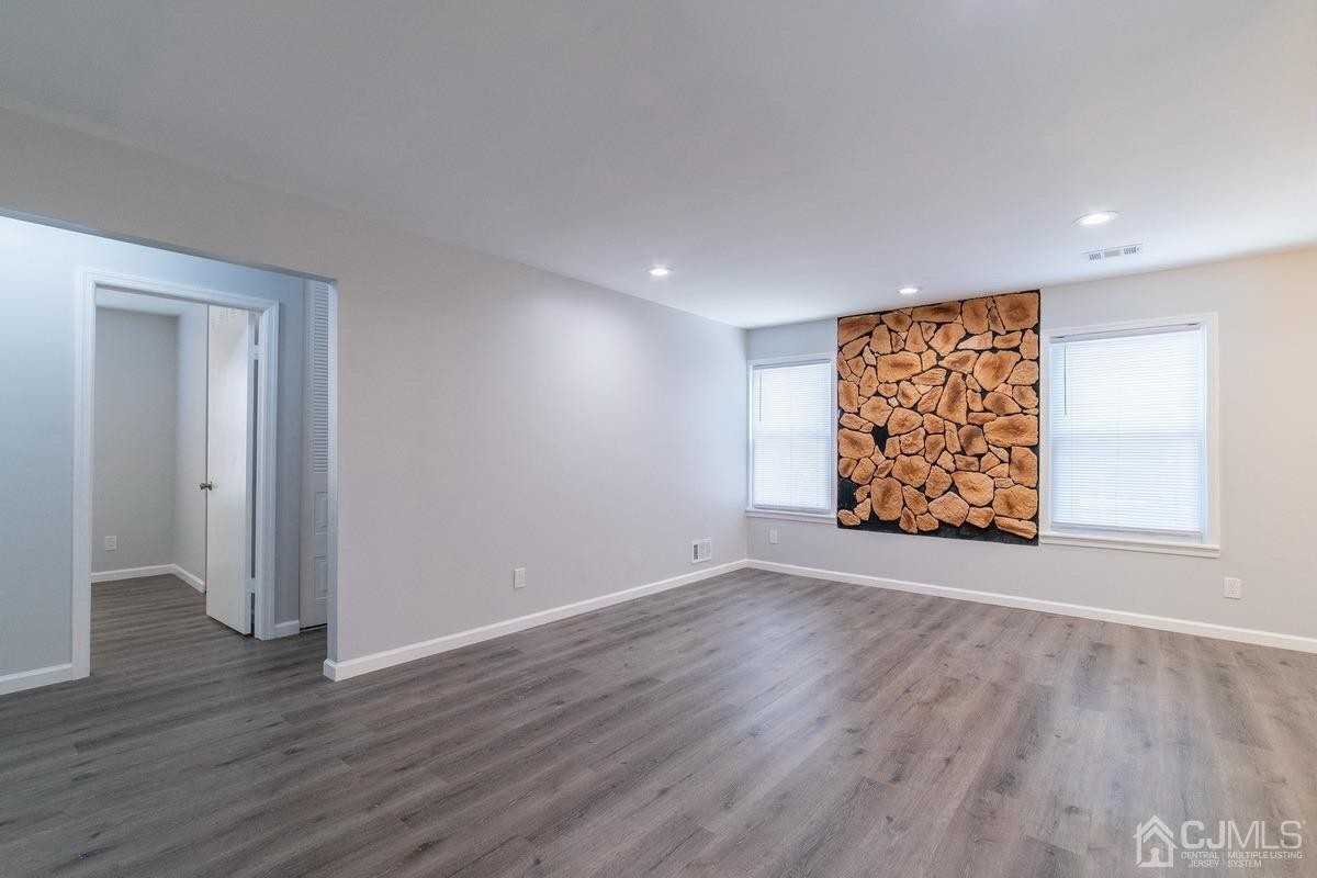 133 Woodbury Rd - Photo 7 of 15