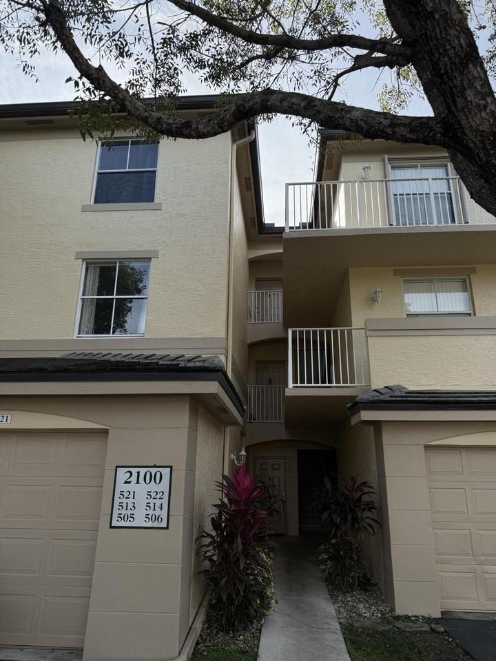 2100 Greenview Shores Blvd - Photo 3 of 27