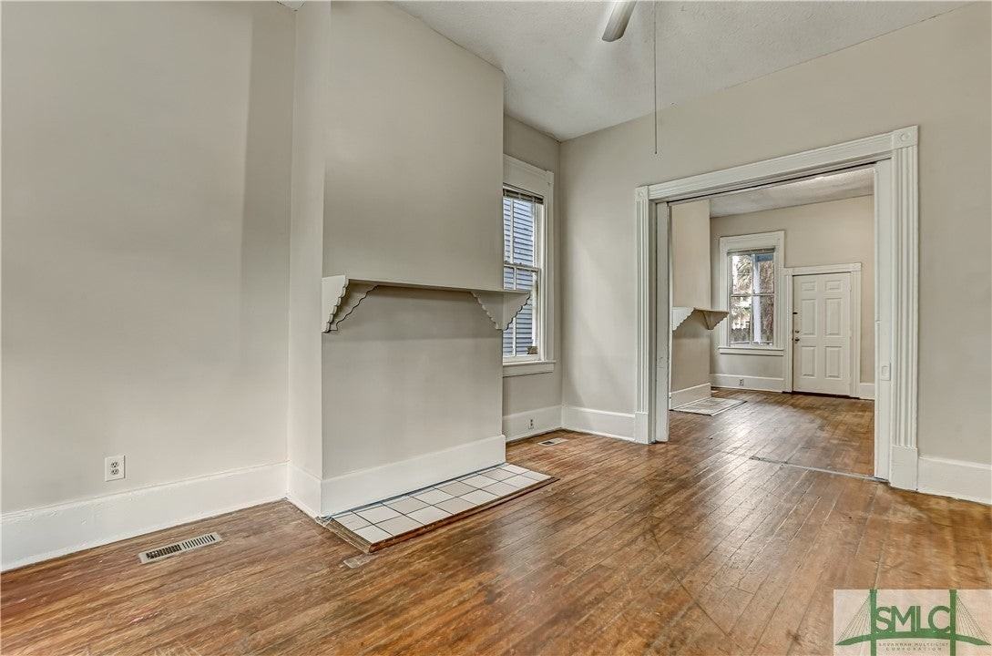 518 E Waldburg St - Photo 3 of 17