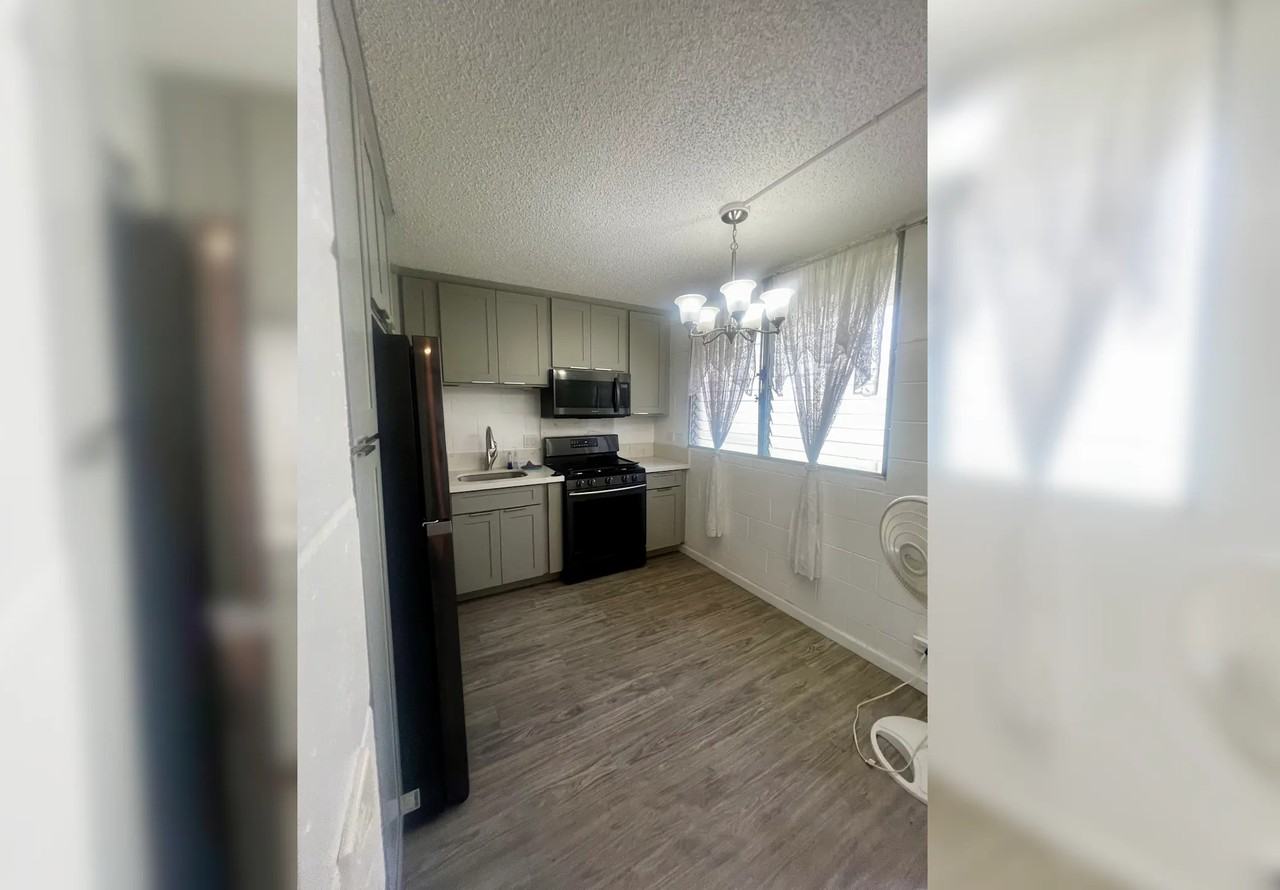 1470 Dillingham Blvd - Photo 2 of 10