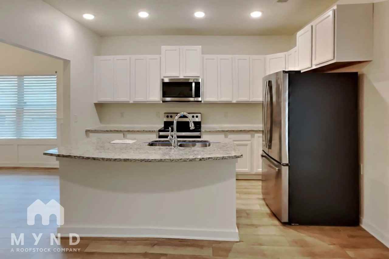 9980 Hunter Pl - Photo 2 of 26