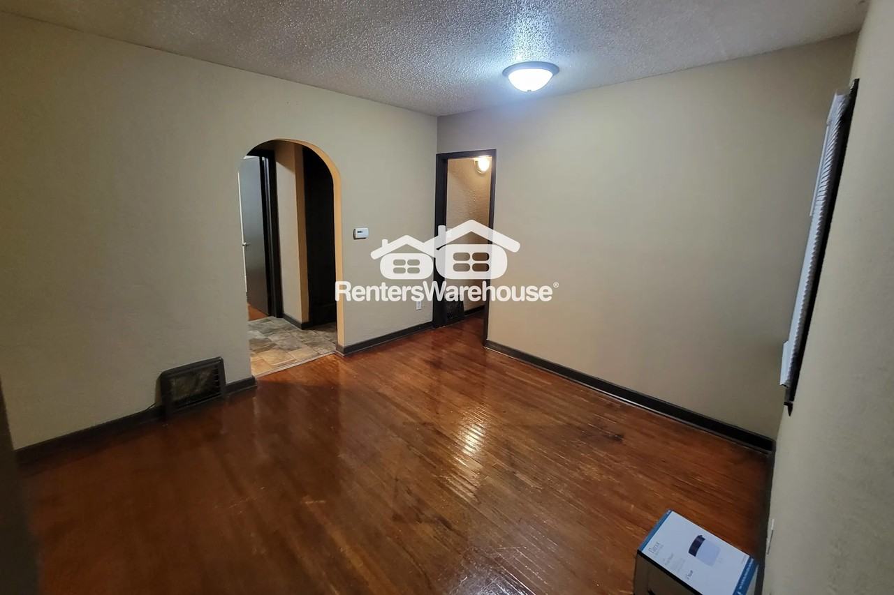 407 N Dewey St - Photo 2 of 14