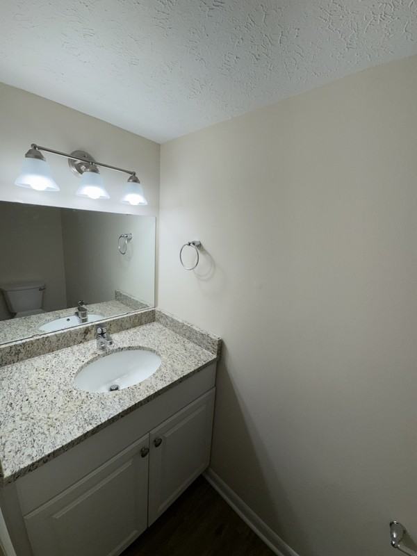 956 W Liberty St - Photo 5 of 10