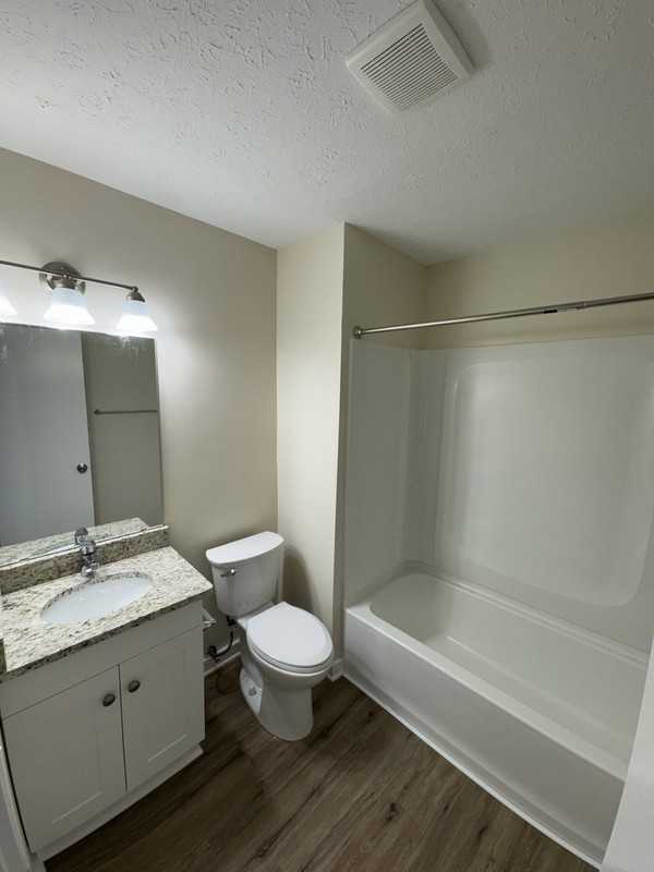 956 W Liberty St - Photo 7 of 11