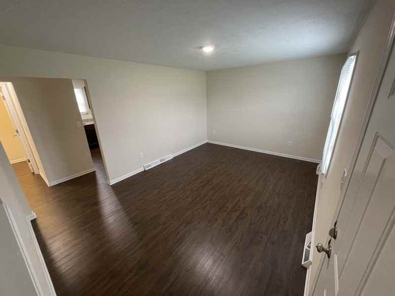 956 W Liberty St - Photo 3 of 10