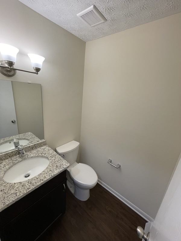 956 W Liberty St - Photo 4 of 10