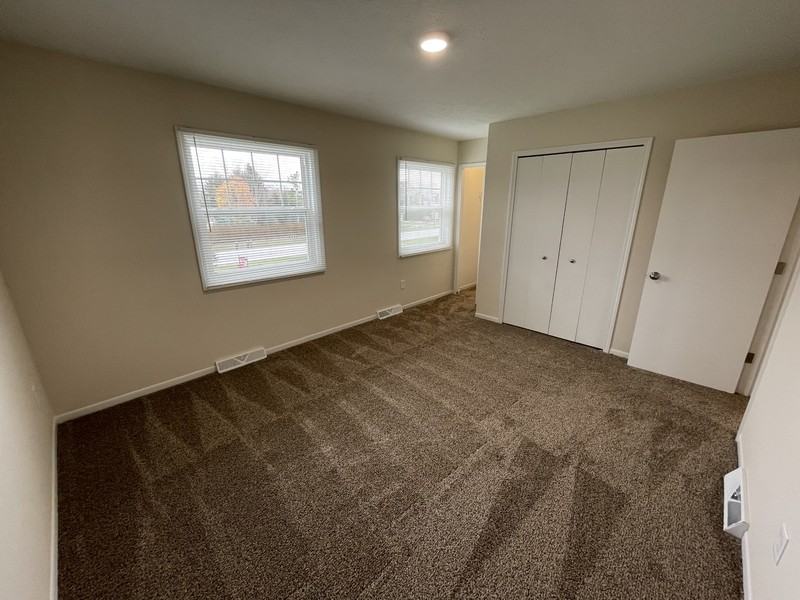 956 W Liberty St - Photo 6 of 10