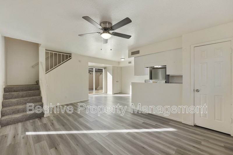 2732 E Culver St #4 - Photo 7 of 28