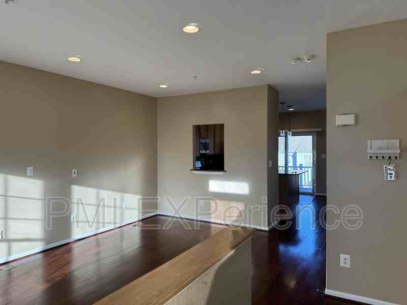 12914 Woods View St - Photo 2 of 33