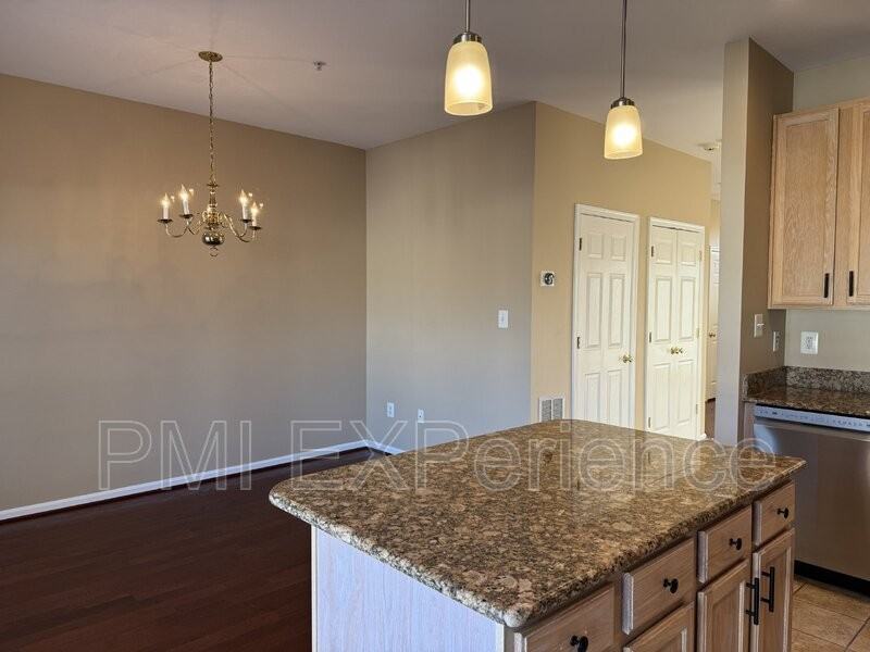 12914 Woods View St - Photo 6 of 32