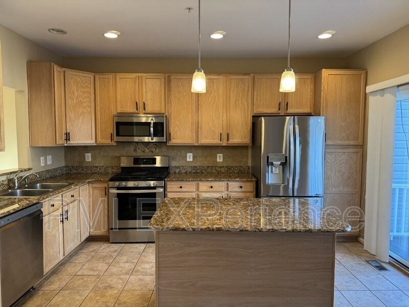 12914 Woods View St - Photo 7 of 32