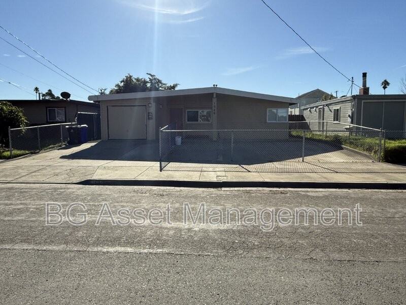 1526 Visalia Ave