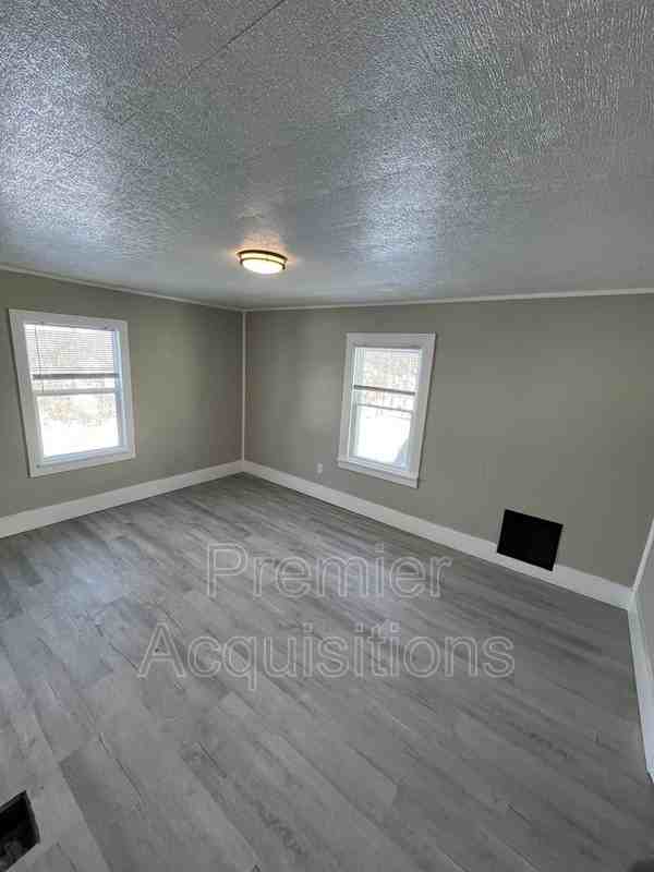 900 Washington Ave - Photo 2 of 6