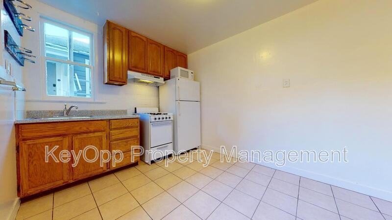 1224 1/2 20th Ave - Photo 3 of 15