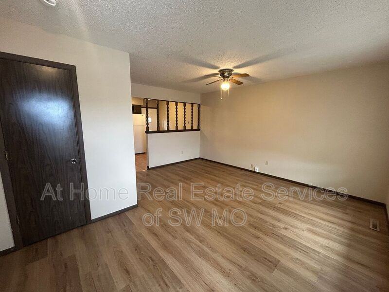 1811 Tower Cir - Photo 2 of 9