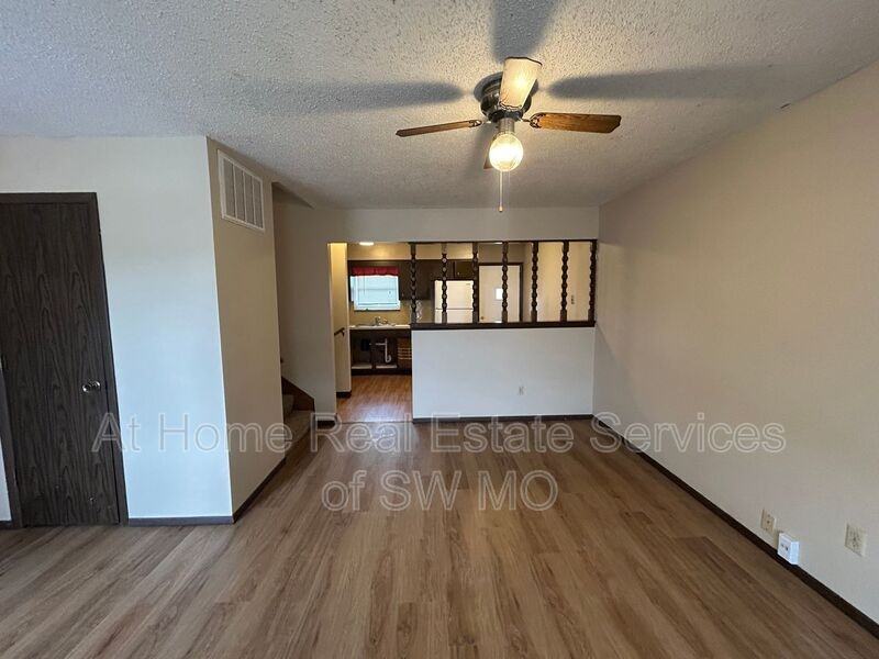 1811 Tower Cir - Photo 3 of 9