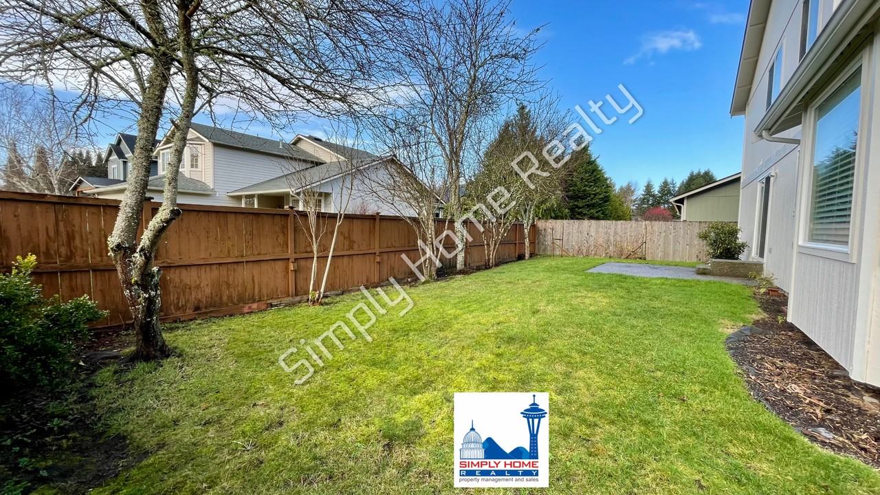 5049 Siskiyou St Se - Photo 5 of 37