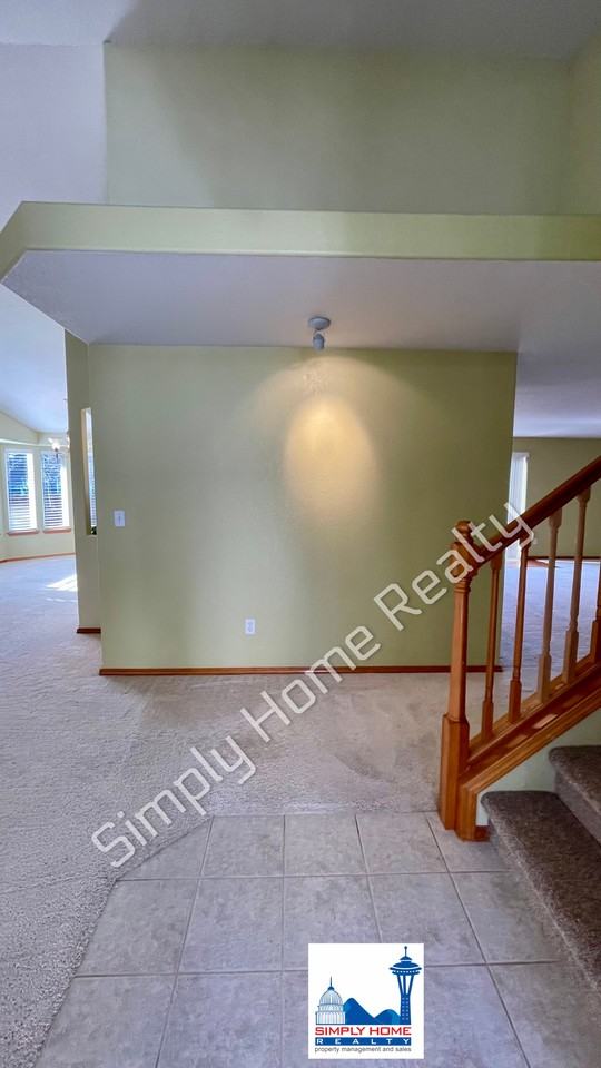 5049 Siskiyou St Se - Photo 7 of 37