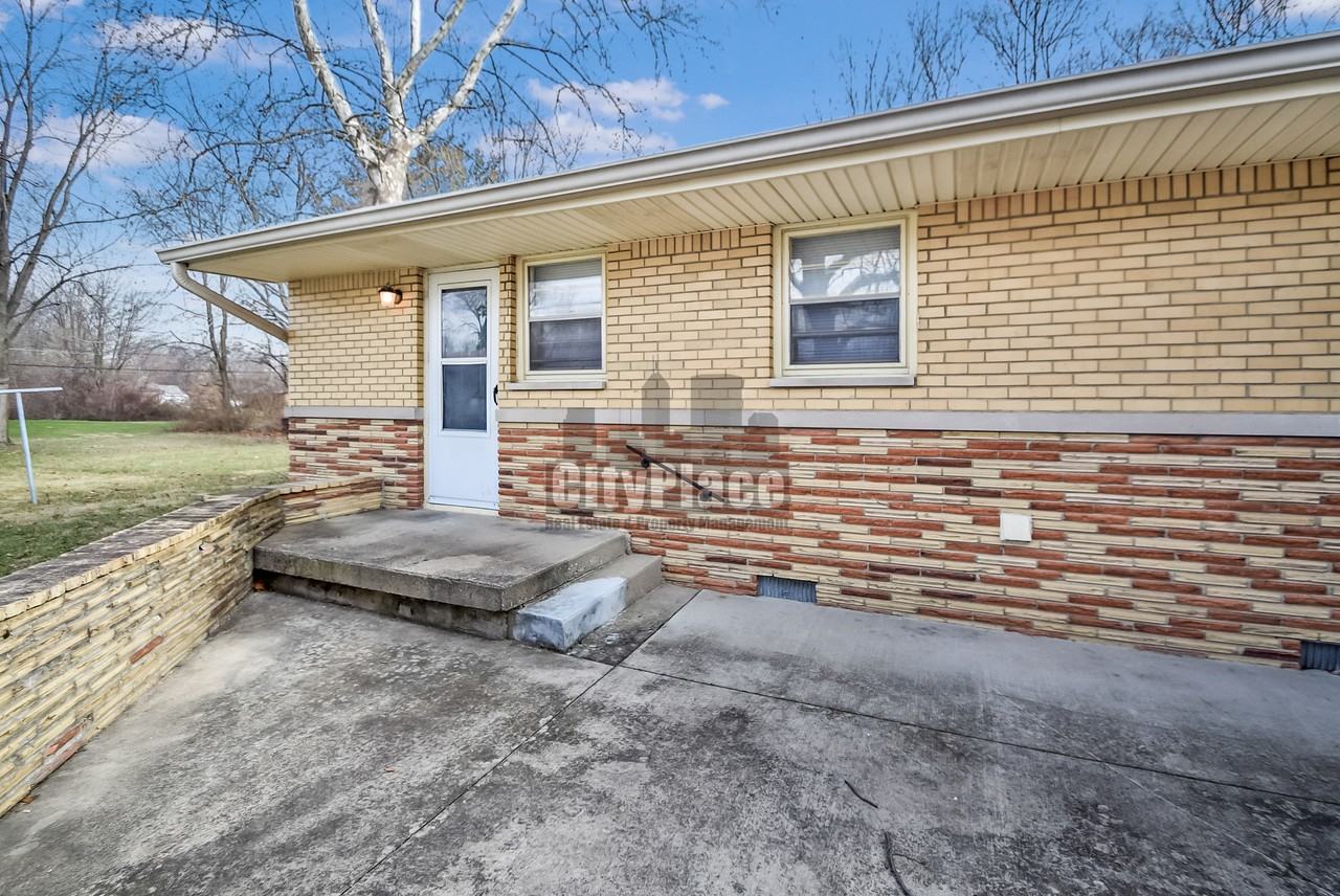 9162 E 17th St - Photo 6 of 17