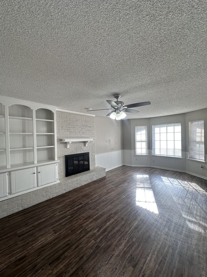 5301 Eden Dr - Photo 3 of 20