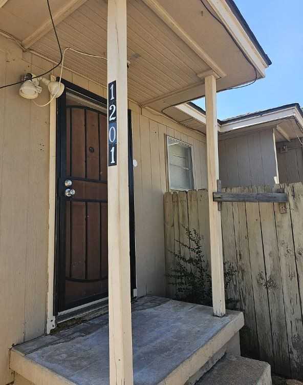 1201 Nw Taft Ave #1201 - Photo 4 of 10