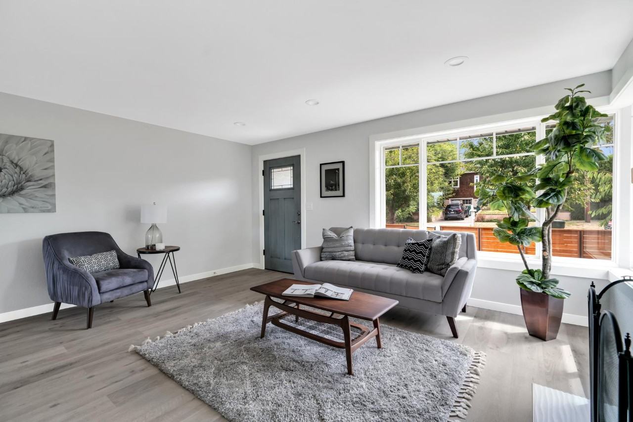 8511 2nd Ave NE - Photo 3 of 4