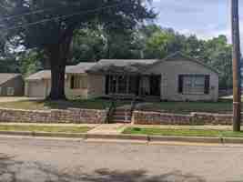 featured image of 901 N Azalea Dr #NA