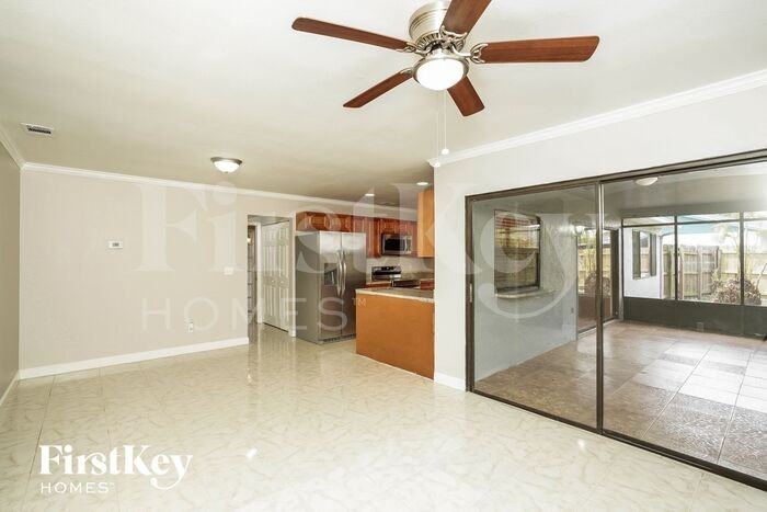 309 Se Tranquilla Ave - Photo 3 of 15